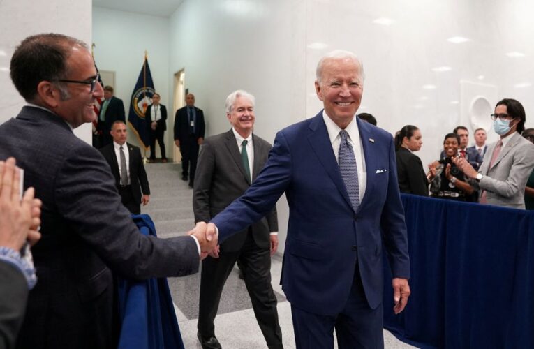 Sosit la sediul CIA pentru a 75-a aniversare a Agenției, Biden a mulțumit spionilor pentru dezvăluirea planurilor lui Putin privind invadarea Ucrainei